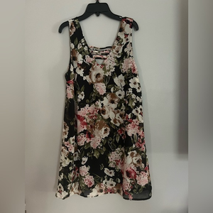 Floral‎ tunic